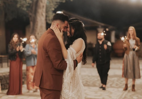 How to Take Timeless and Beautiful Candid Dance Floor Photos for Your Wedding